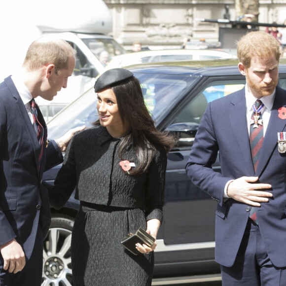 Le prince William, duc de Cambridge, Meghan Markle et le prince Harry à leur arrivée à l'abbaye de Westminster pour le service commémoratif de L'ANZAC Day à Londres. Le 25 avril 2018