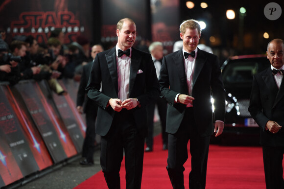Le prince William, duc de Cambridge et le prince Harry lors de la premiere de Star Wars, épisode VIII : Les Derniers Jedi au Royal Albert Hall à Londres le 12 décembre 2017.