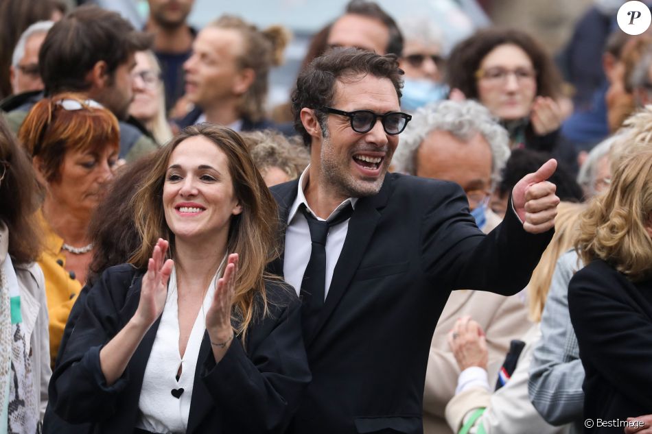 Victoria Bedos, Nicolas Bedos - Hommage à Guy Bedos en l'église de Saint-Germain-des-Prés à Paris. Le 4 juin 2020.