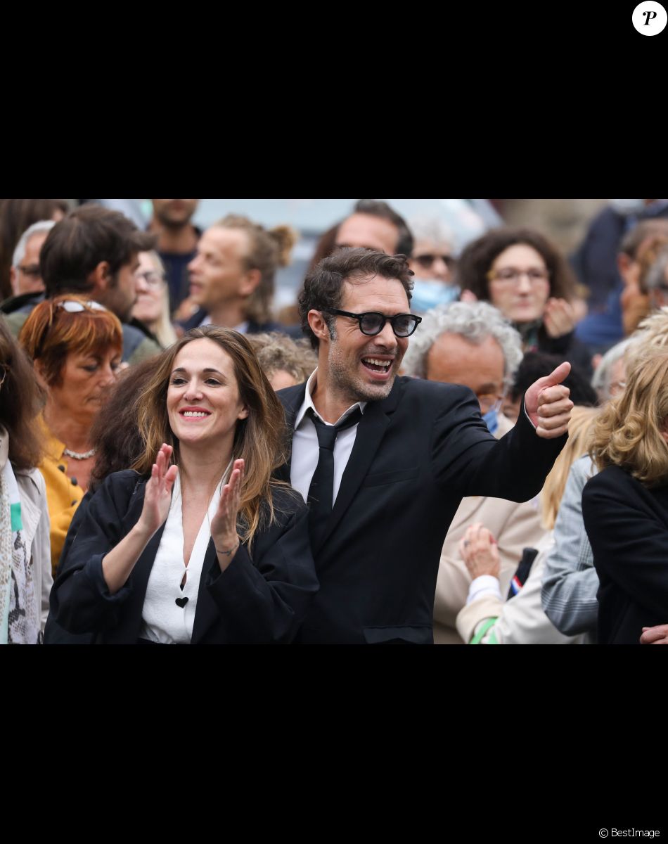 Victoria Bedos, Nicolas Bedos - Hommage à Guy Bedos en l'église de Saint-Germain-des-Prés à Paris. Le 4 juin 2020.