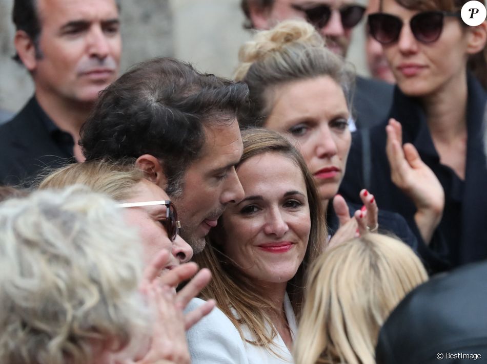 Joëlle Bercot, Nicolas Bedos et sa soeur Victoria Bedos - Hommage à Guy Bedos en l'église de Saint-Germain-des-Prés à Paris. Le 4 juin 2020.
