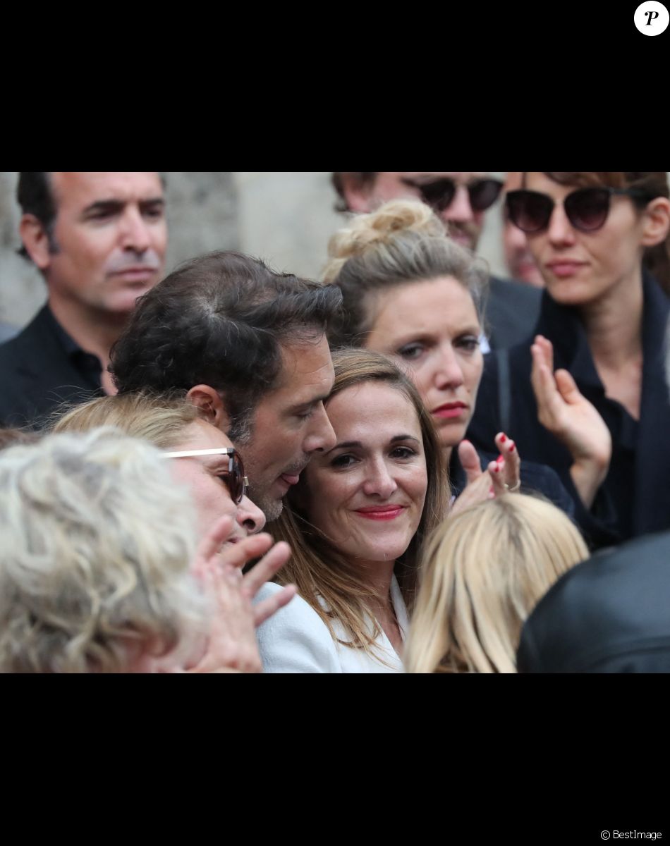 Joëlle Bercot, Nicolas Bedos et sa soeur Victoria Bedos - Hommage à Guy Bedos en l'église de Saint-Germain-des-Prés à Paris. Le 4 juin 2020.