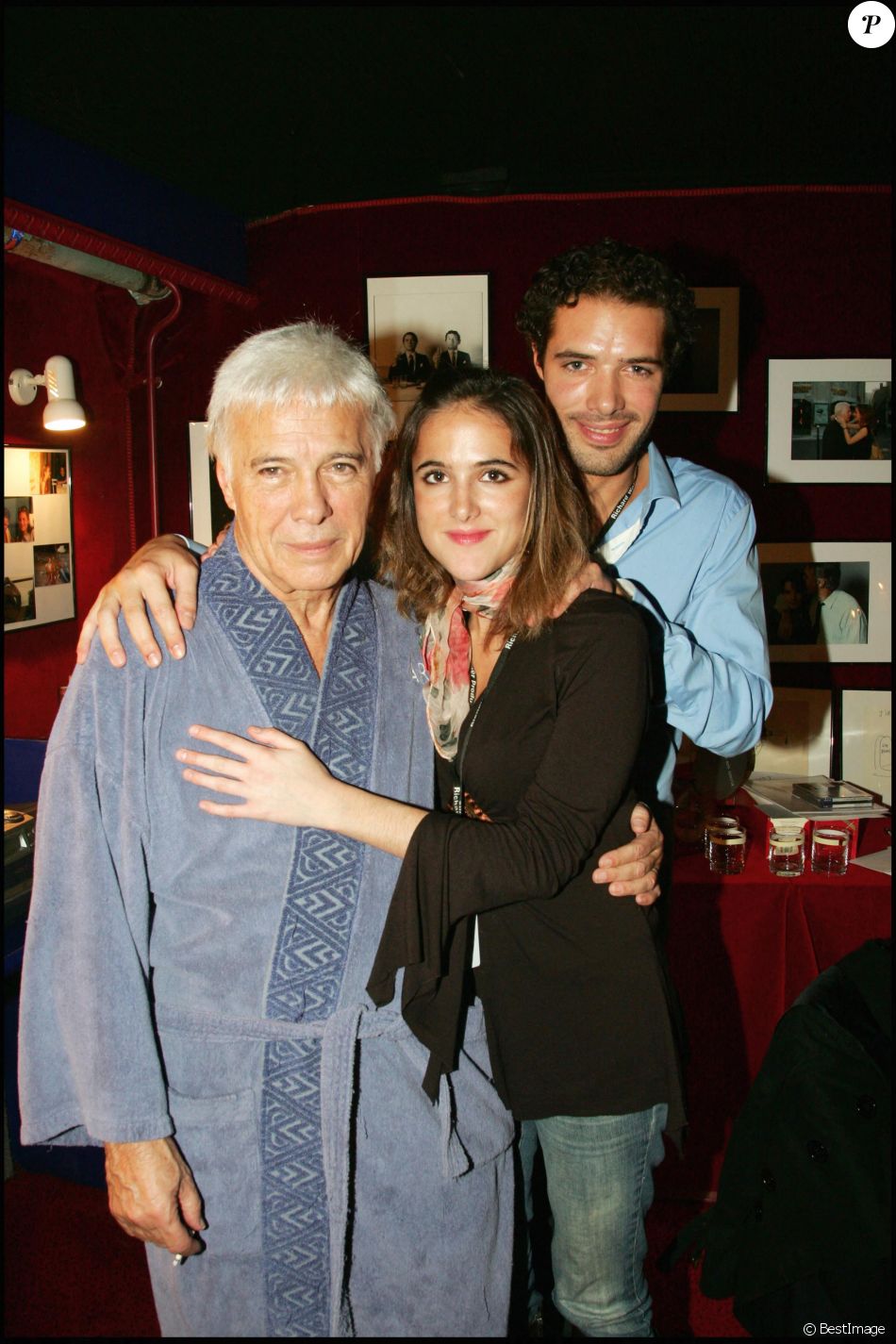 Guy Bedos avec son fils Nicolas et sa fille Victoria - Guy Bedos retrouve la scène du Cirque d'hiver pour son nouveau spectacle. Paris.