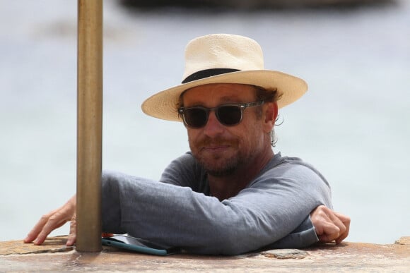 Exclusif - Simon Baker est allé se baigner sur la plage de Bronte à Sydney, le 13 décembre 2020. 