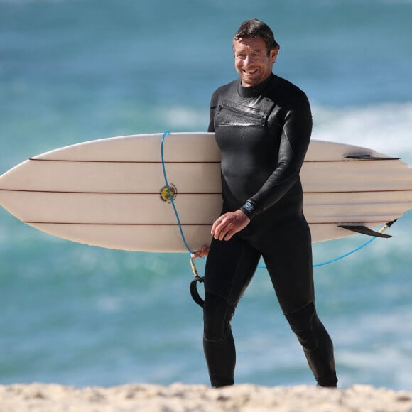 Exclusif - Simon Baker sur une plage de Sydney en Australie, le 13 août 2020 