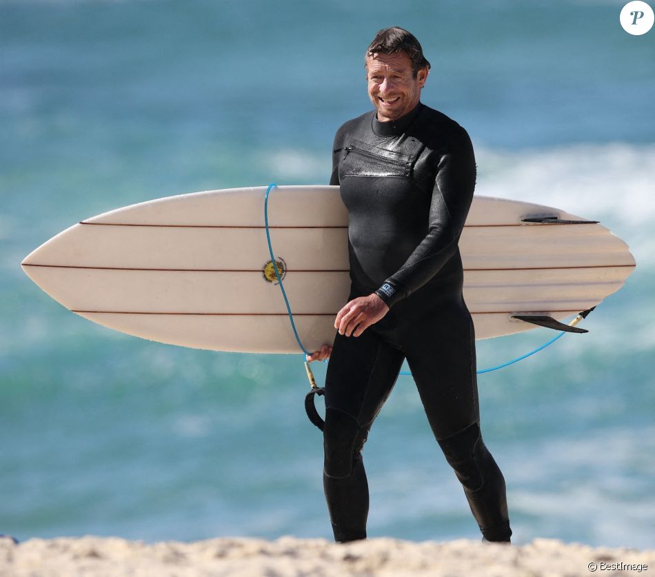 Exclusif - Simon Baker sur une plage de Sydney en Australie, le 13 août 2020