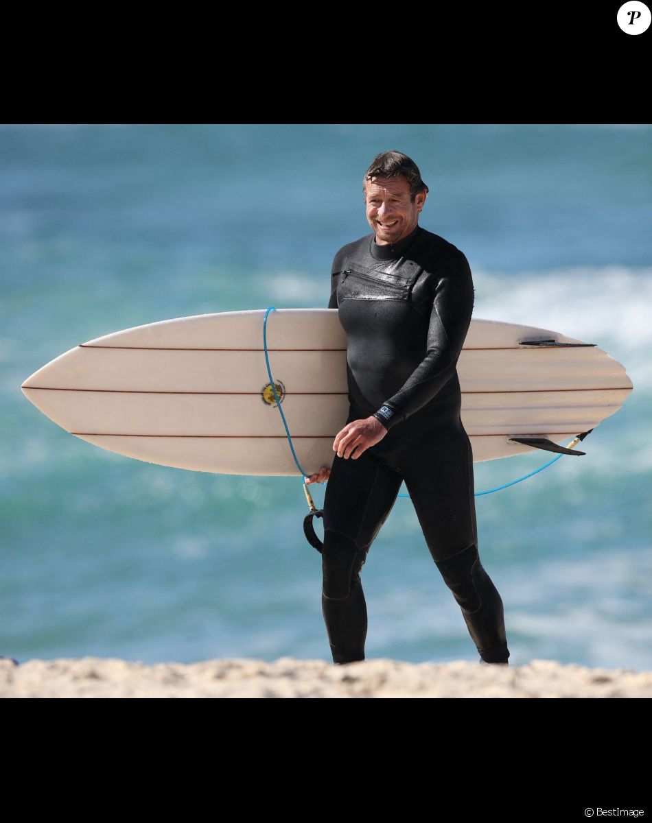 Exclusif - Simon Baker sur une plage de Sydney en Australie, le 13 août 2020