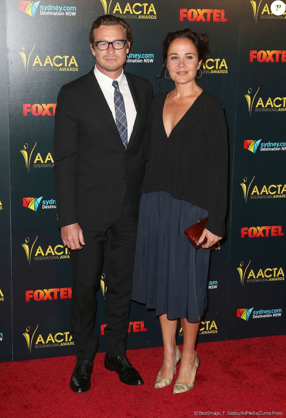 Simon Baker et sa femme Rebecca Rigg lors de la 6ème soirée des "AACTA International Awards" au Avalon Hollywood à Los Angeles, Californie, Etats-Unis, le 6 janvier 2017. © F. Sadou/AdMedia/Zuma Press/Bestimage