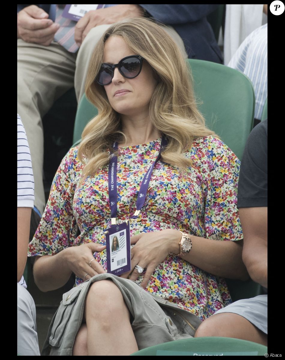 Kim Sears, l'épouse du tennisman Andy Murray, enceinte à Wimbledon le 6 juillet 2019.