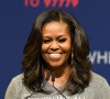 Michelle Obama : en mode rockstar pour la promo de son autobiographie à Miami. Alors qu'elle s'apprête à faire la promotion de ses mémoires, qui s'intitulent Becoming. Michelle Obama a vu les choses en grand. L'ancienne firt lady s'est offert une tournée des stades digne de Beyoncé.