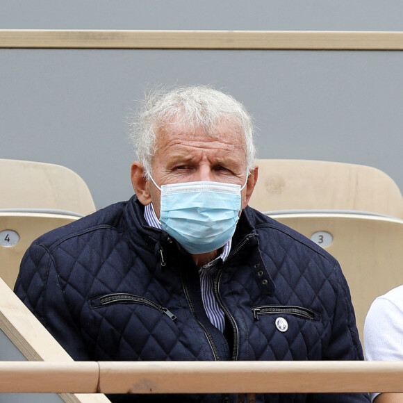Patrick Poivre D'Arvor et son petit fils Jérémy lors des internationaux de tennis de Roland Garros à Paris le 8 Octobre 2020 © Dominique Jacovides / Bestimage