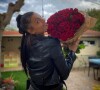 Jessica de "Koh-Lanta" avec des roses, octobre 2020