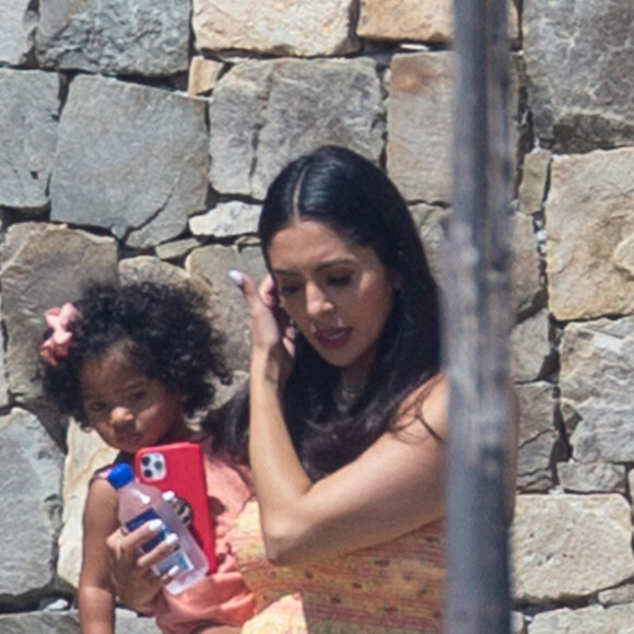 Exclusif - Vanessa Bryant à Cabo San Lucas au Mexique. Vanessa est accompagnée de ses filles Capri et Bianka! Le 3 octobre 2020