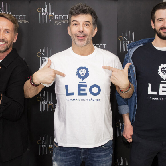 Exclusif - Philippe Cavérivière, Stéphane Plaza, Marc-Antoine Le Bret avec le Tshirt de l'association Léo, parrainée par Philippe Cavérivière - Backstage de l'émission OEED (On Est En Direct) , présentée par L.Ruquier et diffusée en direct le 20 mars 2021 sur France 2. Paris, le 20 mars 2021. © Jack Tribeca / Bestimage 