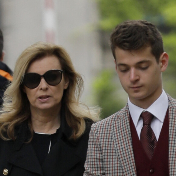 Valérie Trierweiler et son fils Léonard Trierweiler - Obsèques de Christophe Michel (mari de JL Romero) au crématorium du cimetière du Père Lachaise à Paris le 6 juin 2018.