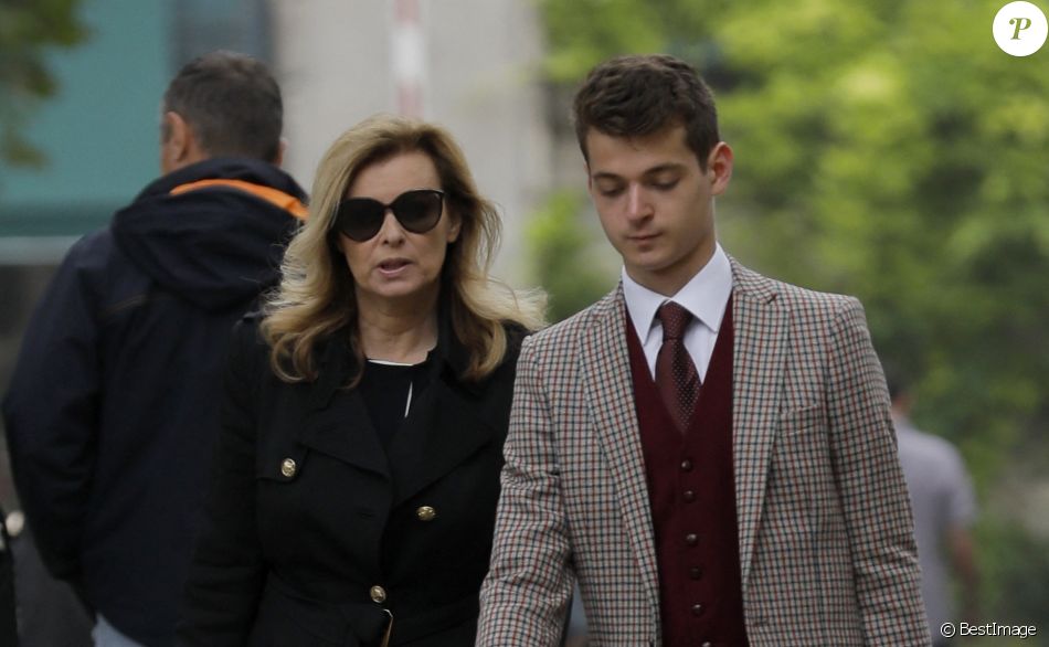 Valérie Trierweiler et son fils Léonard Trierweiler - Obsèques de Christophe Michel (mari de JL Romero) au crématorium du cimetière du Père Lachaise à Paris le 6 juin 2018.