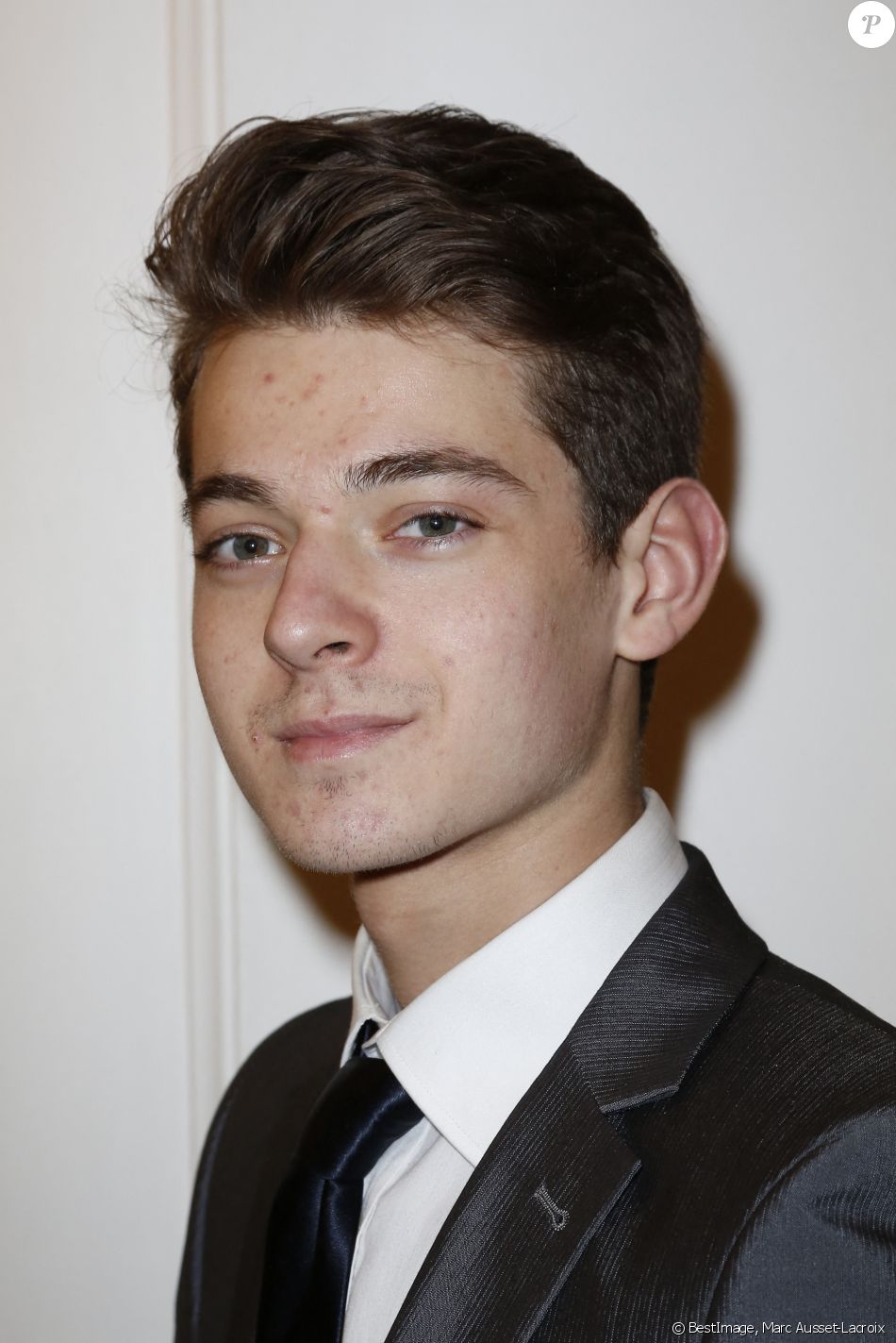 Exclusif - Léonard Trierweiler lors du défilé William Arlotti collection de mode pour interpréter le millésime 2016 (cru classé) de la cuvée Organdi du Domaine de la Croix à l' hôtel Lancaster à Paris, France, le 13 mars 2017. © Marc Ausset-Lacroix/Bestimage