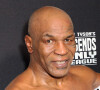 Mike Tyson (54 ans) affronte Roy Jones Jr. (51 ans) lors d'un combat de boxe au Staples Center à Los Angeles. © Joe Scarnici/Getty Images for Triller via Zuma / Bestimage