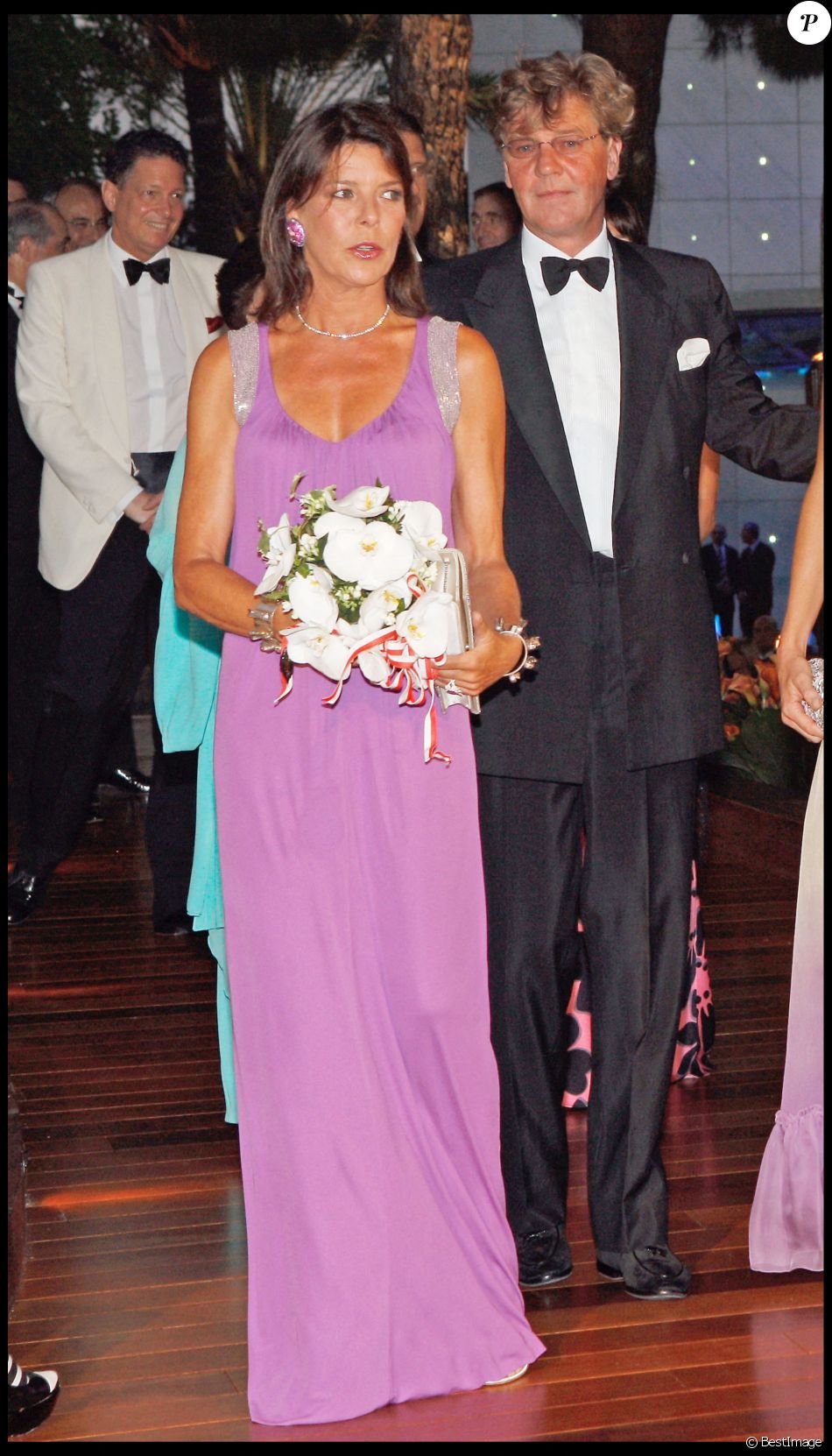 La princesse Caroline de Hanovre, le prince Erns August de Hanovre - 60e Bal de la croix rouge dans les jardins du sporting club de Monaco.