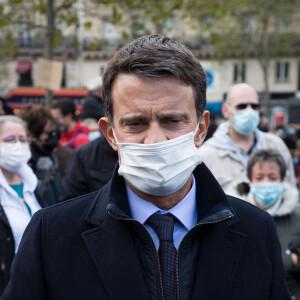 Manuel Valls - Hommage en présence de differents présidents d'associations, Place de la République à Paris en mémoire à Samuel Paty (professeur d'histoire) qui a été décapité à Conflans-Sainte-Honorine le 18 octobre 2020. © Tiziano Da Silva/Bestimage 