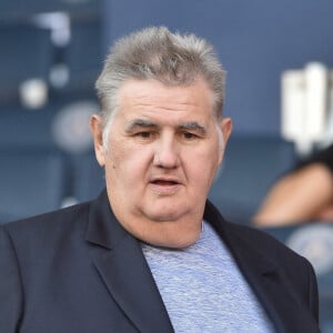 Pierre Ménès dans les tribunes lors du match de championnat de Ligue 1 Conforama opposant le Paris Saint-Germain au Racing Club de Strasbourg Alsace au Parc des princes à Paris, France © Giancarlo Gorassini/Bestimage