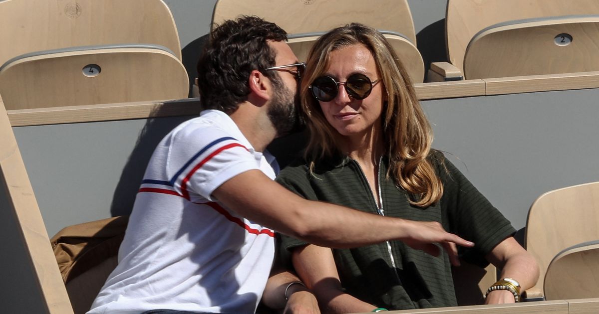 Qui Est Le Mari De Amélie Etasse Amélie Etasse et son compagnon Clement Sejourné dans les tribunes lors