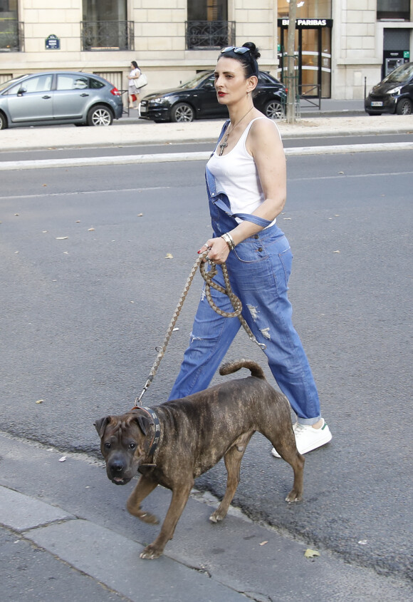 Exclusif - Sylvie Ortega Munos promène son chien dans les rues de Paris. Le 27 Juin 2018.