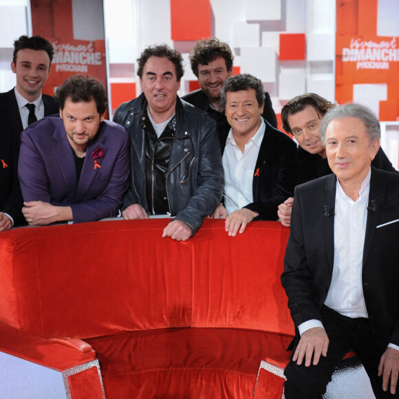 Exclusif - Michel Drucker avec Emmanuel Chaunu, Tom Villa, Eric Antoine, Eric Carrere, Francis Ginibre (Les Chevaliers du Fiel), Olivier De Benoist, Alex Vizorek - Vivement dimanche au studio Gabriel © Guillaume Gaffiot / Bestimage 