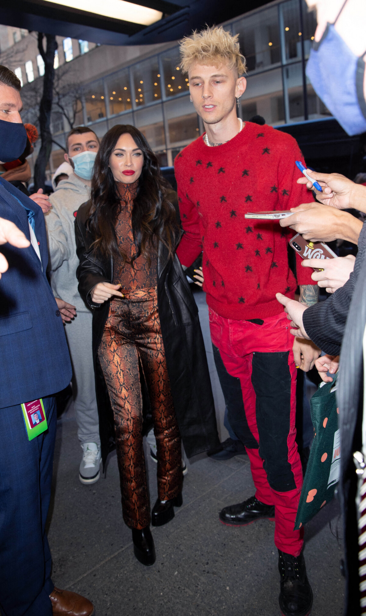 Photo Exclusif Machine Gun Kelly Et Sa Compagne Megan Fox Se photo-exclusif-machine-gun-kelly-et-sa-compagne-megan-fox-se