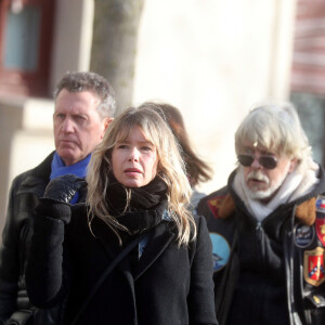 Le chanteur Renaud et son ex-femme Romane Serda - Obsèques de Thierry Séchan frère du chanteur Renaud) au cimetière du Montparnasse à Paris le 16 janvier 2019.