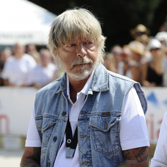 Le chanteur Renaud - Tournoi de pétanque Grand Prix des Personnalités d 'Isle sur la Sorgue dans le Vaucluse (84) © Eric Etten / Bestimage