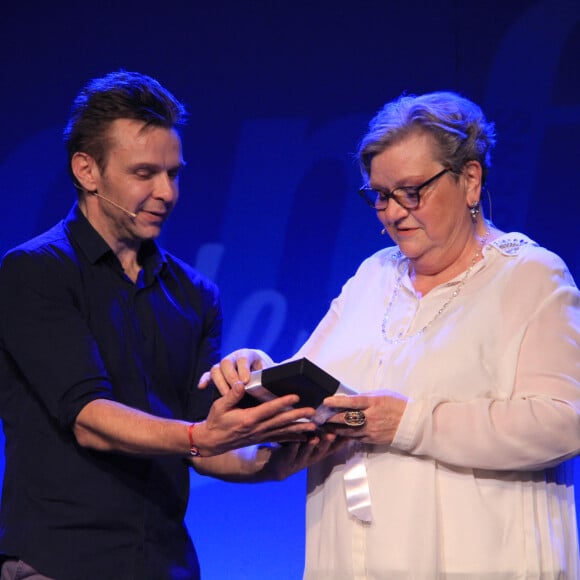 Exclusif - Jeanfi Janssens (Jean-Philippe Janssens) et sa mère lors du spectacle "JeanFi décolle" dans la salle mythique du music-hall Bobino à Paris, France, le 15 mars 2019. © Philippe Baldini/Bestimage 