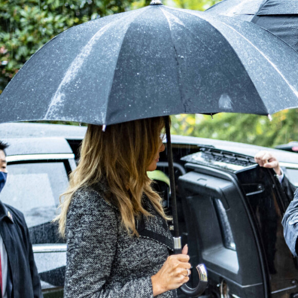 Melania Trump et Donald Trump lors d'une cérémonie de dépôt de gerbes sur la tombe du soldat inconnu au cimetière national d'Arlington. Le 11 novembre 2020.