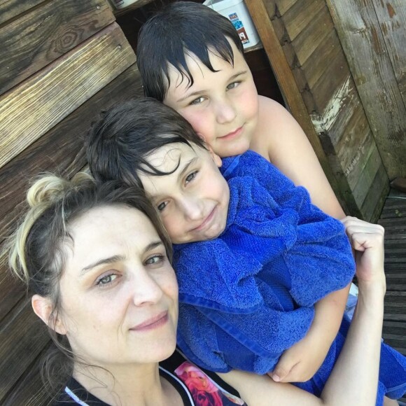 Delphine de "Loft Story" et ses fils, juin 2018