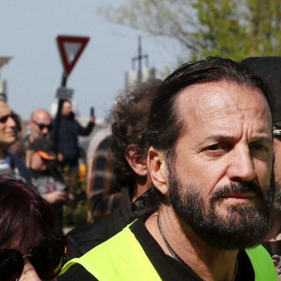 Francis Lalanne prend part à la manifestation des Gilets Jaunes acte 20 à Bordeaux, le 30 mars 2019. © Patrick Bernard / Bestimage 