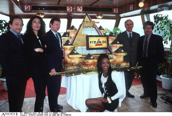 Patrice Laffont, Marie Ange Nardi, Laurent Broomhead, Pépita et Philippe Gildas fêtent la millième émission de "Pyramide".