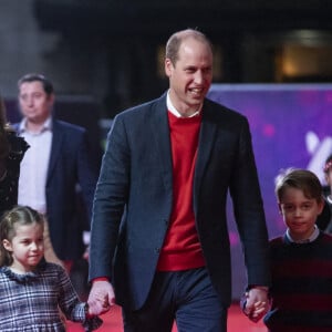 Le prince William, duc de Cambridge, et Catherine (Kate) Middleton, duchesse de Cambridge, avec leurs enfants le prince George, la princesse Charlotte et le prince Louis ont assisté à un spectacle donné en l'honneur des personnes qui ont été mobilisées pendant la pandémie au Palladium à Londres, Royaume Uni, le 11 décembre 2020.