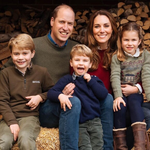 Le prince William, Kate Middleton et leurs trois enfants, George, Charlotte et Louis. Sur Instagram en décembre 2020.