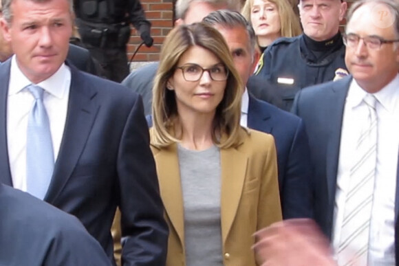 Lori Loughlin et son mari Mossimo Giullanni à la sortie du tribunal de Boston, le 4 mars 2019.