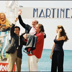 Laetitia Casta, ici photographiée avec Christian Clavier, Claude Berri et Gérard Depardieu au Festival de Cannes 1998, incarnait Falbala dans "Astérix et Obélix contre César".