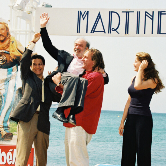 Laetitia Casta, ici photographiée avec Christian Clavier, Claude Berri et Gérard Depardieu au Festival de Cannes 1998, incarnait Falbala dans "Astérix et Obélix contre César".