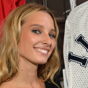 Ilona Smet au backstage de la 10ème édition du "Etam Live Show" (Etam Lingerie) lors de la Fashion Week à l'école nationale supérieure des beaux-arts à Paris, France, le 26 septembre 2017. Photo by CVS-Veeren/Bestimage