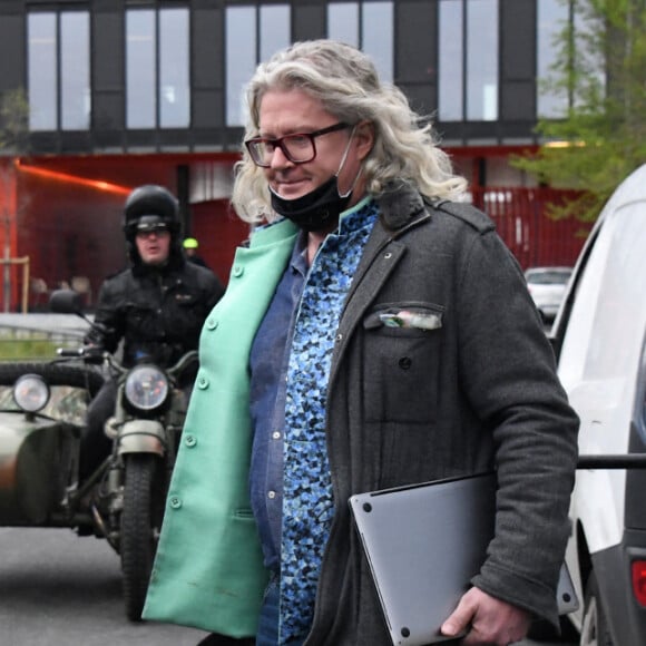 Pierre-Jean Chalençon sort de sa garde à vue avec son avocat, au 36, rue du Bastion à la police judiciaire à Paris, France.