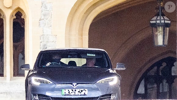 Le prince Charles à la sortie du château de Windsor, au lendemain du décès du prince Philip, duc d'Edimbourg. Le 10 avril 2021