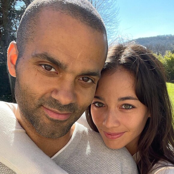 Tony Parker et Alizé Lim ont profité du week-end pour se balader à la campagne.