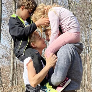 Elodie Gossuin avec son mari Bertrand et ses enfants Joséphine et Léonard, Instagram, avril 2021