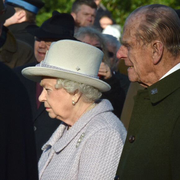 La reine Elisabeth II d'Angleterre, le prince Philip, le prince William et la duchesse de Cambridge, Catherine Kate Middleton célèbrent le 100 ème anniversaire du retrait final de la péninsule de Gallipoli pendant la 1 ère guerre mondiale au Mémorial de Sandrigham le 10 janvier 2016. Ils ont assisté un plus tôt en l'église Mary Magdalene à une messe où la famille Middleton était invitée par la reine.