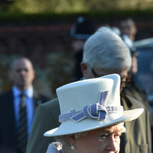 La reine Elisabeth II d'Angleterre, le prince Philip, le prince William et la duchesse de Cambridge, Catherine Kate Middleton célèbrent le 100 ème anniversaire du retrait final de la péninsule de Gallipoli pendant la 1 ère guerre mondiale au Mémorial de Sandrigham le 10 janvier 2016. Ils ont assisté un plus tôt en l'église Mary Magdalene à une messe où la famille Middleton était invitée par la reine.