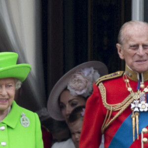 Archives - La reine Elisabeth II d'Angleterre et le prince Philip, duc d'Edimbourg sur le balcon du palais de Buckingham, à l'occasion du 90ème anniversaire de la reine. Le 11 juin 2016