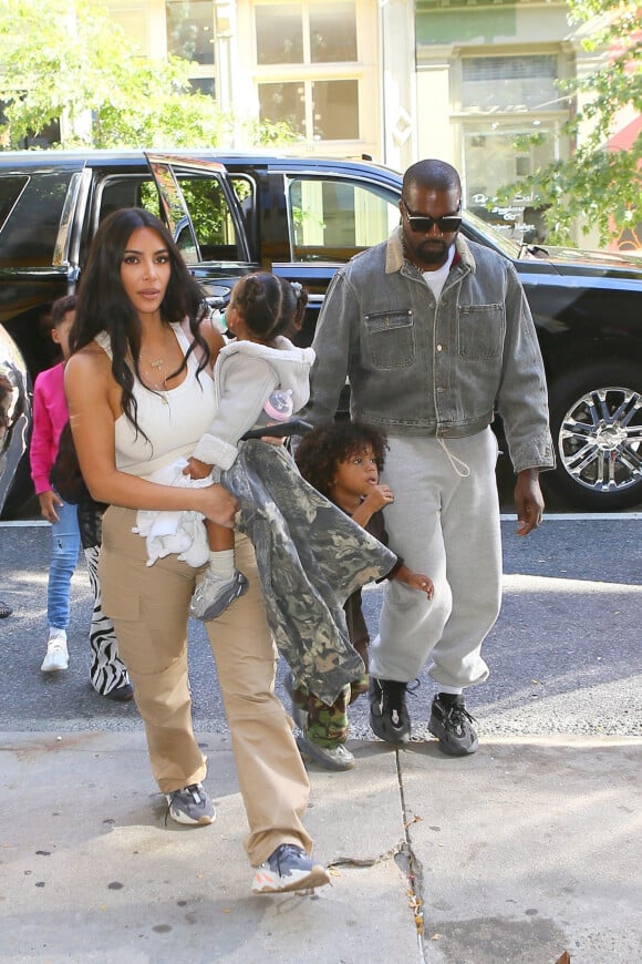 Kim Kardashian est allée assister avec ses enfants Saint West, N. West et Chicago West à la messe dominicale de son mari Kanye West à New York, le 29 septembre 2019